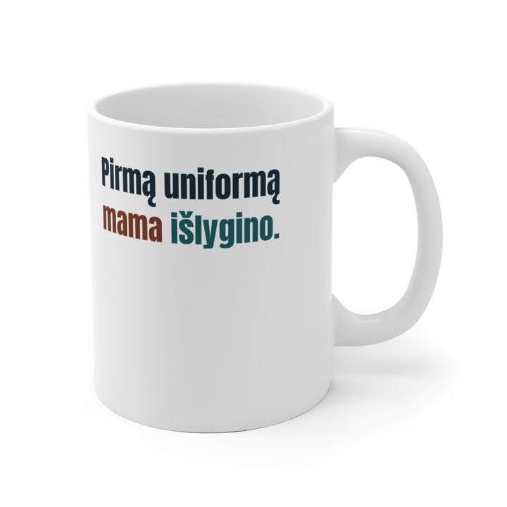 Pirmą uniformą mama išlygino.