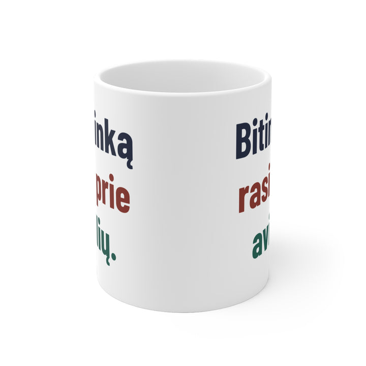 Bitininką rasi prie avilių.
