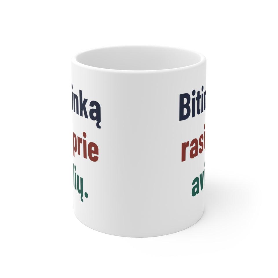 Bitininką rasi prie avilių.