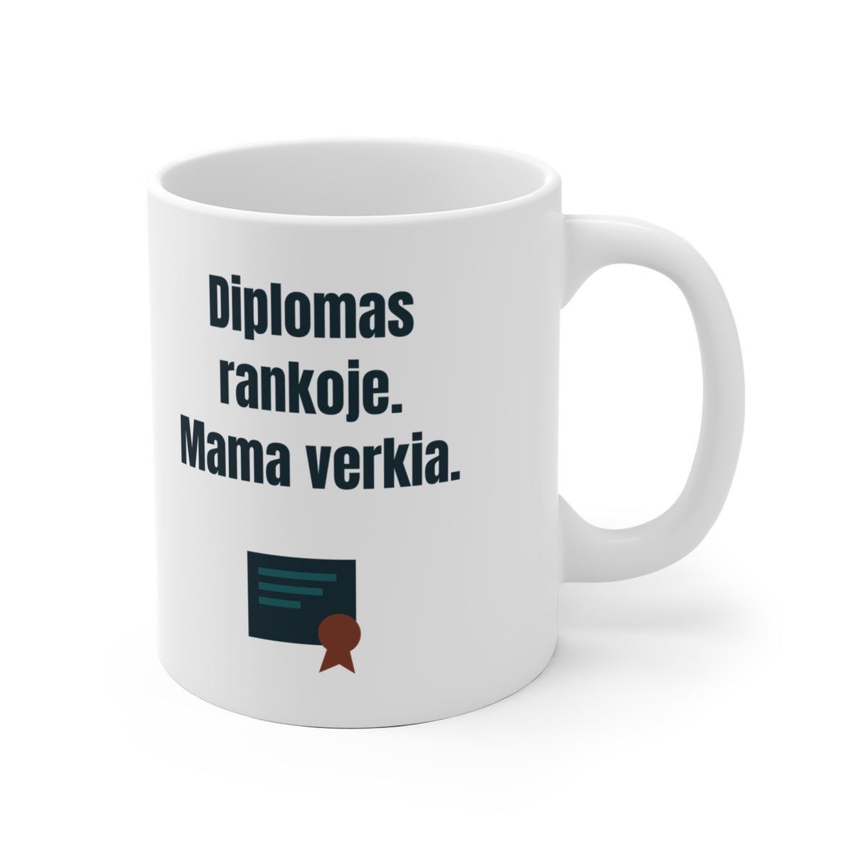 Diplomas rankoje. Mama verkia.