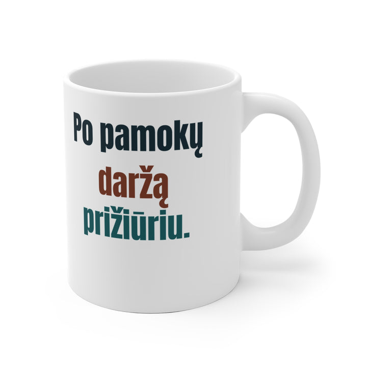 Po pamokų daržą prižiūriu.