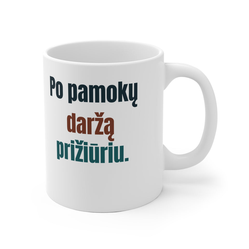 Po pamokų daržą prižiūriu.