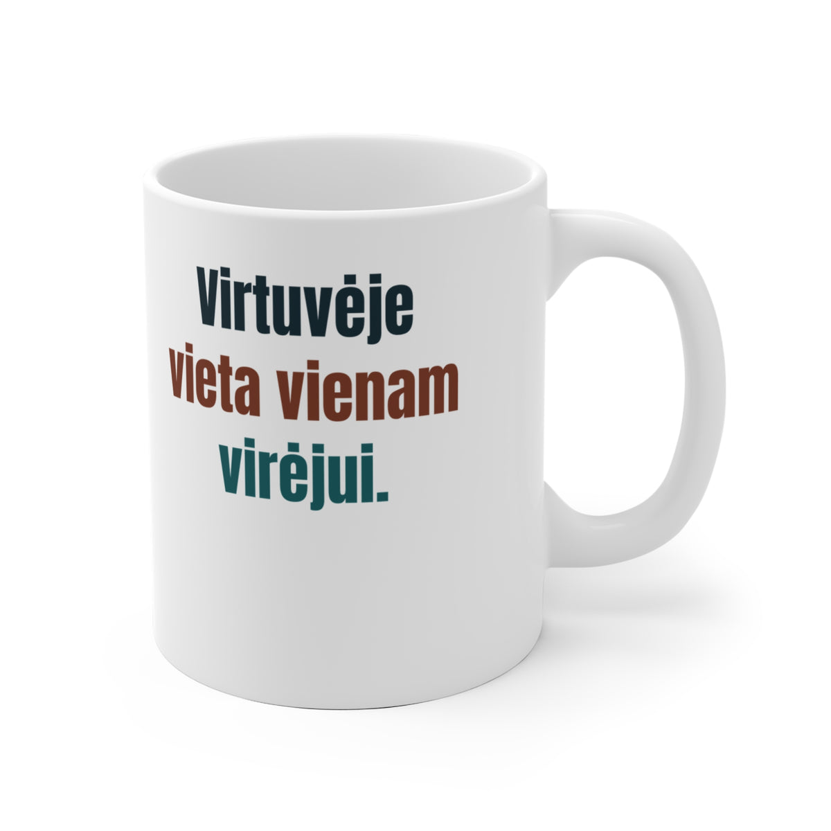 Virtuvėje vieta vienam virėjui.