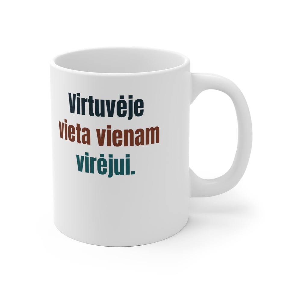 Virtuvėje vieta vienam virėjui.