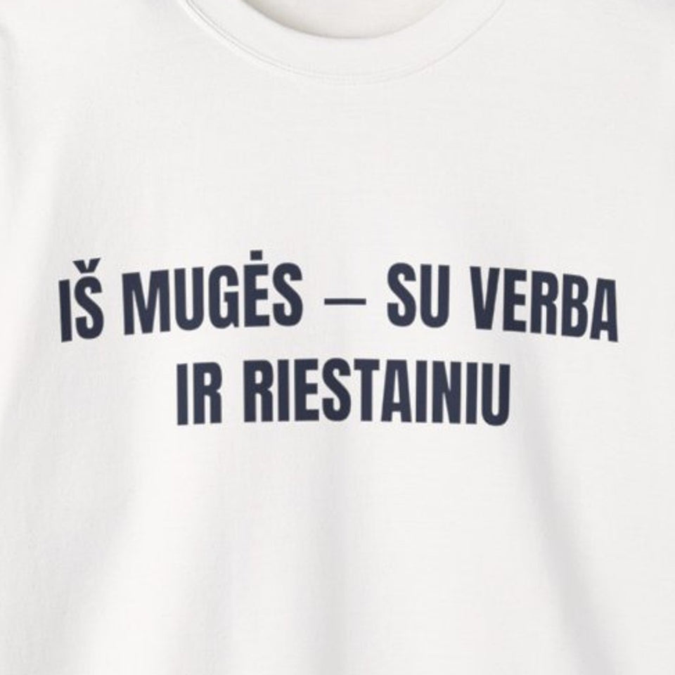 Iš mugės – su verba ir riestainiu · Džemperis · priekis