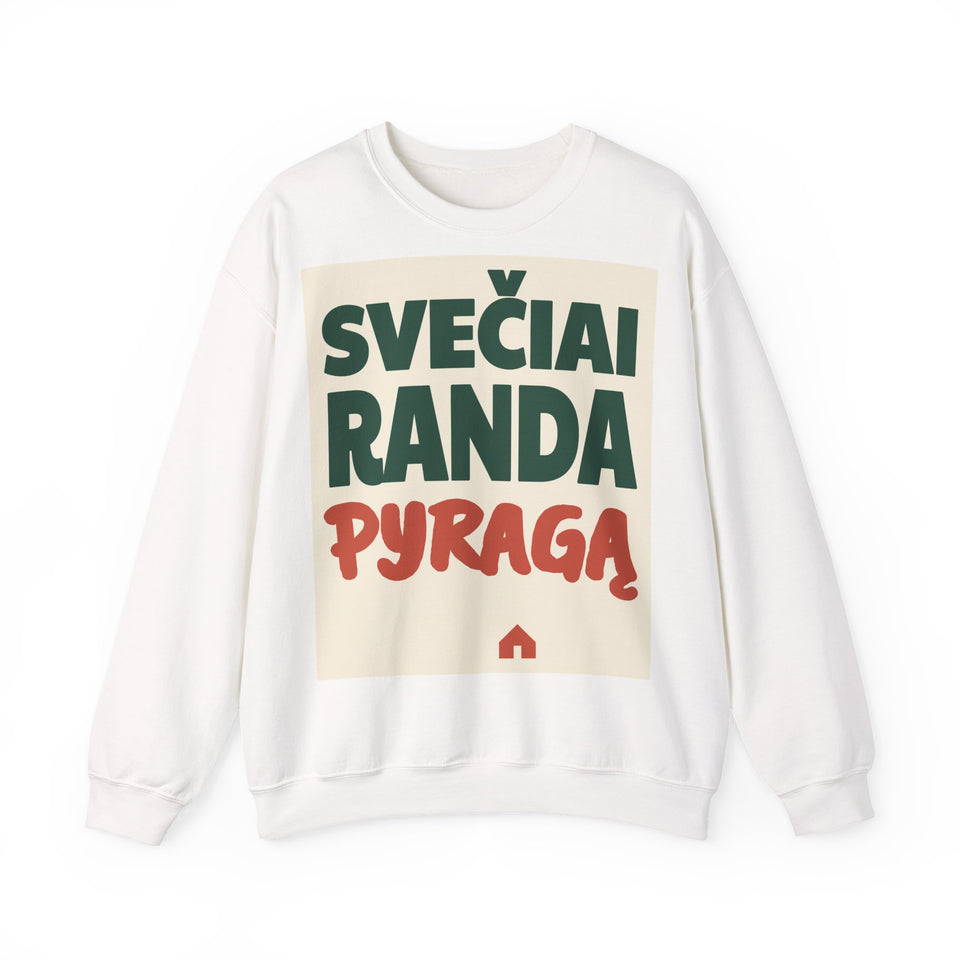 Svečiai randa pyragą.