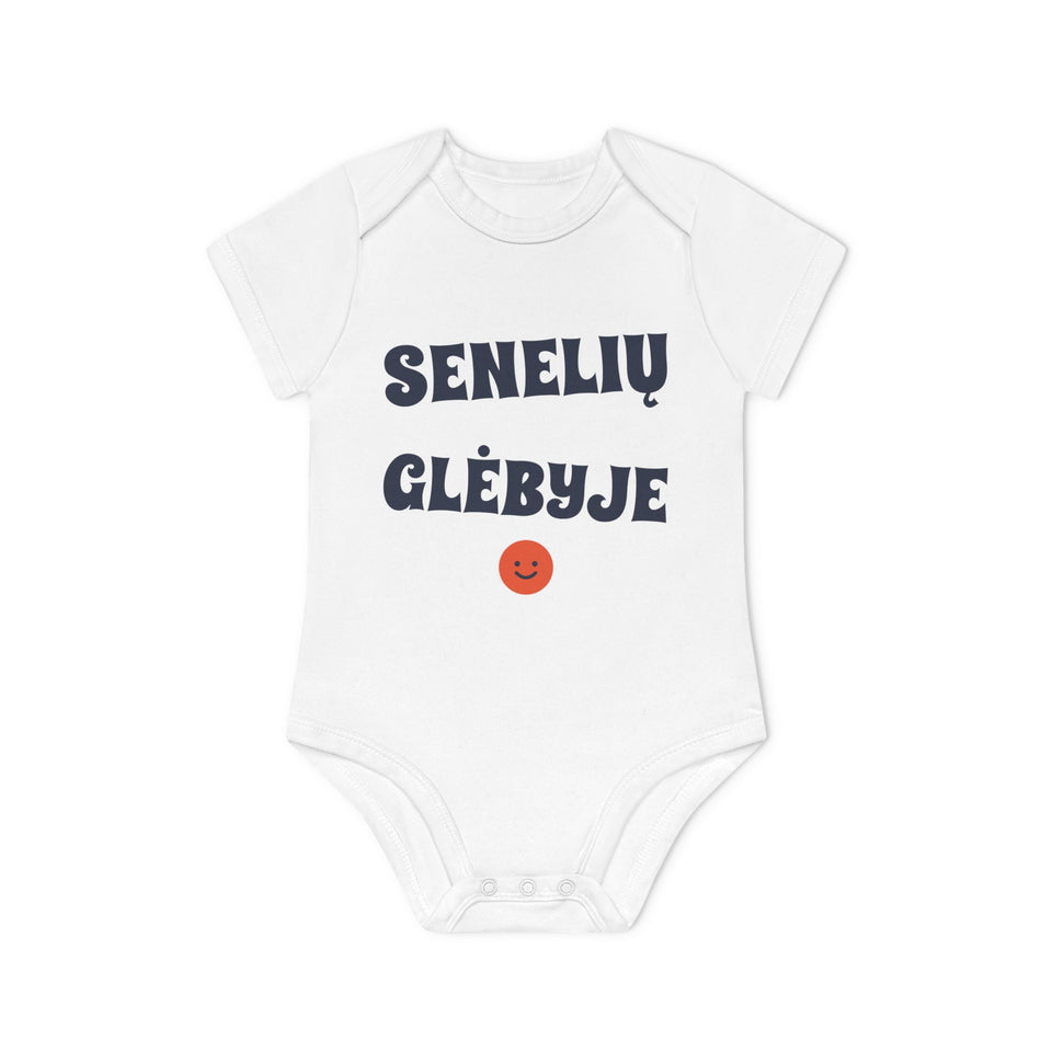 Senelių glėbyje – smėlinukas, spaudos vaizdas