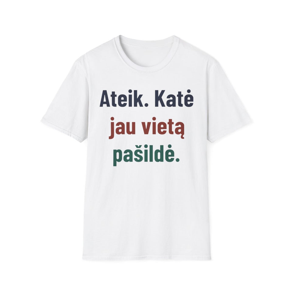 Ateik. Katė jau vietą pašildė. · Marškinėliai · Balta