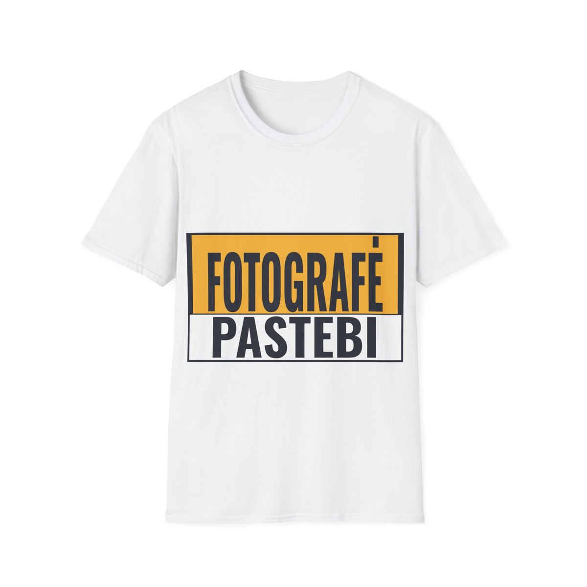 Fotografė pastebi.