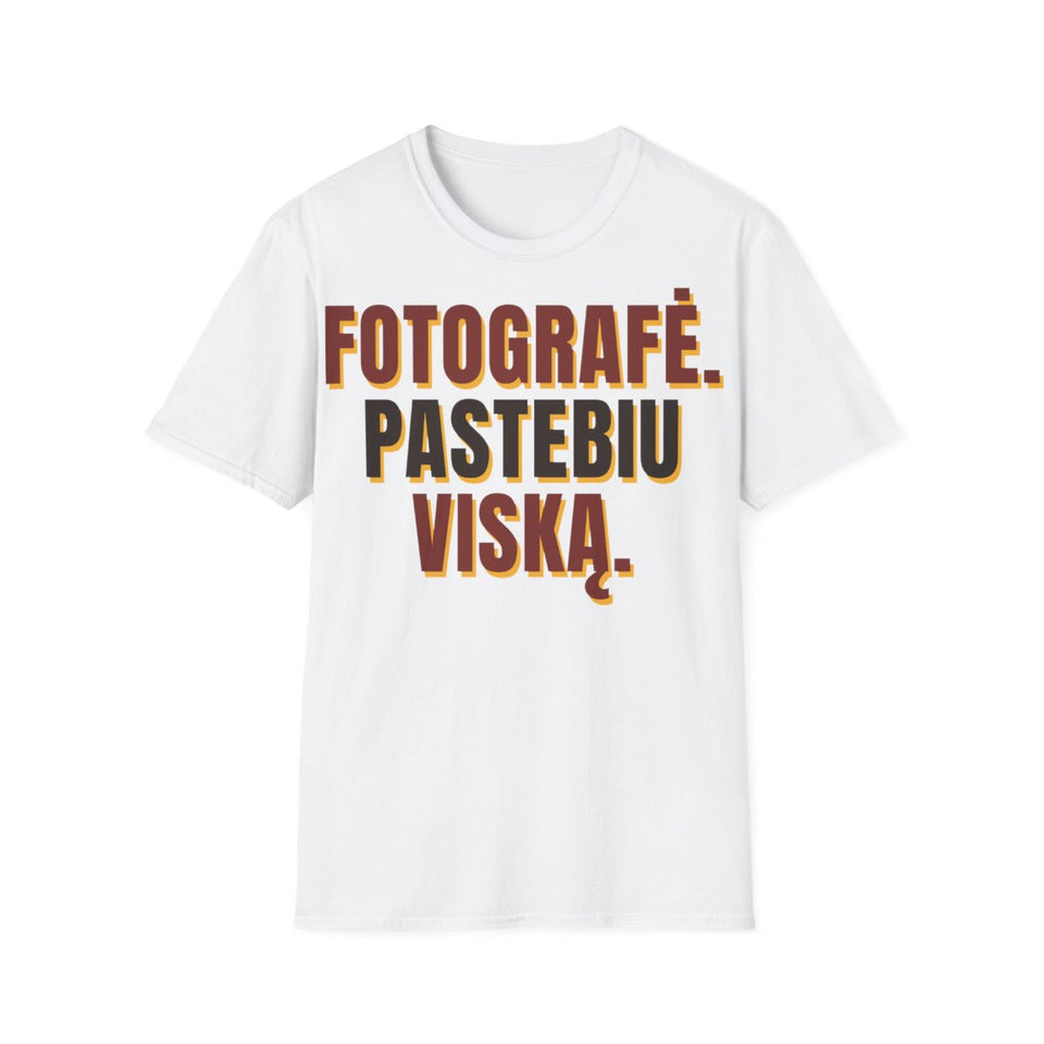 Fotografė pastebi.