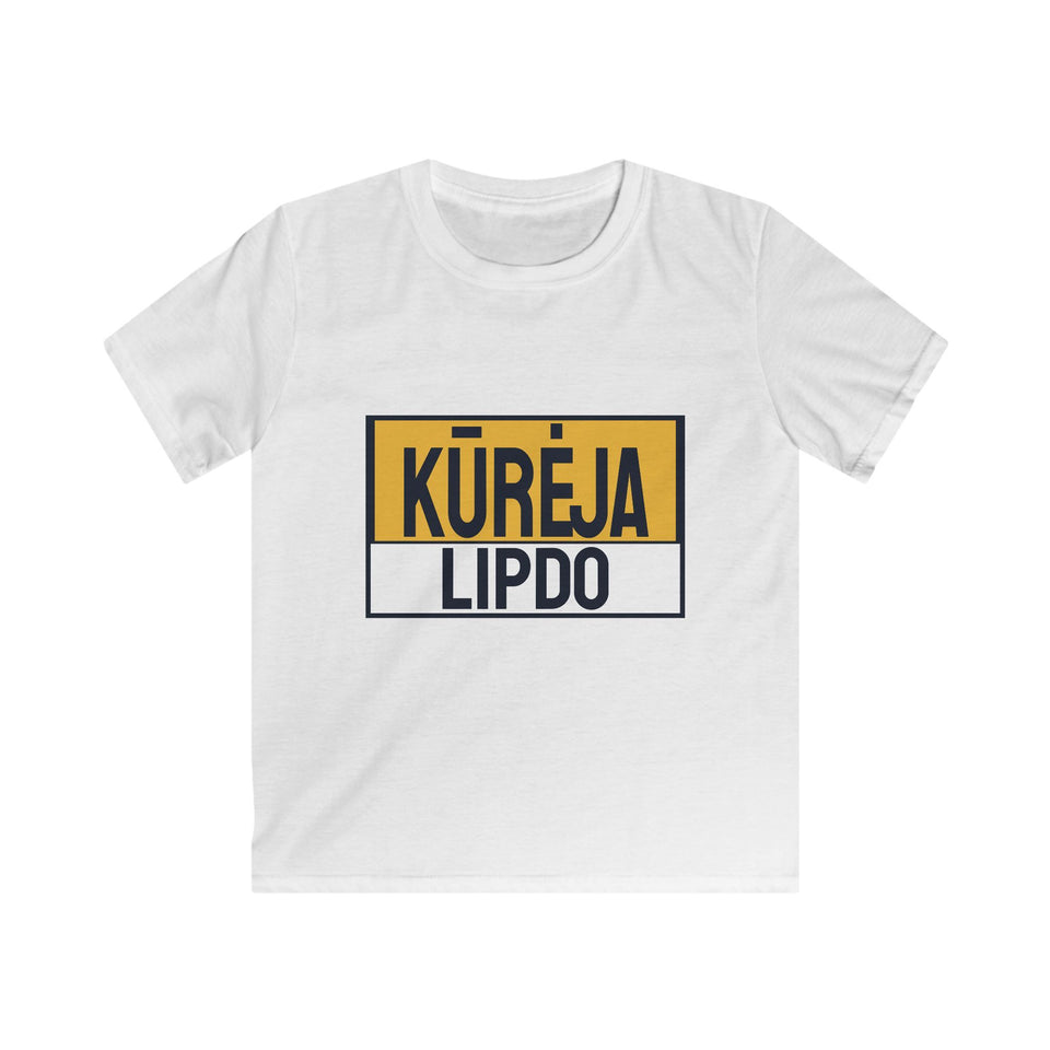 Kūrėja lipdo.