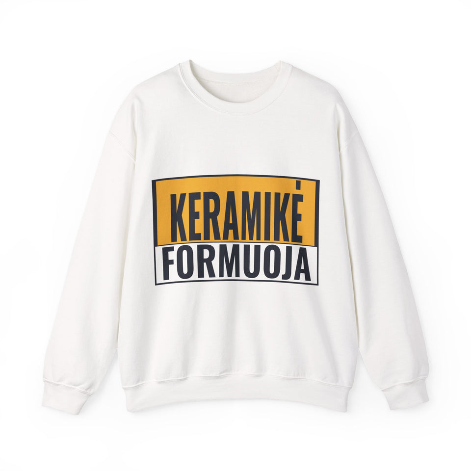 Keramikė formuoja.