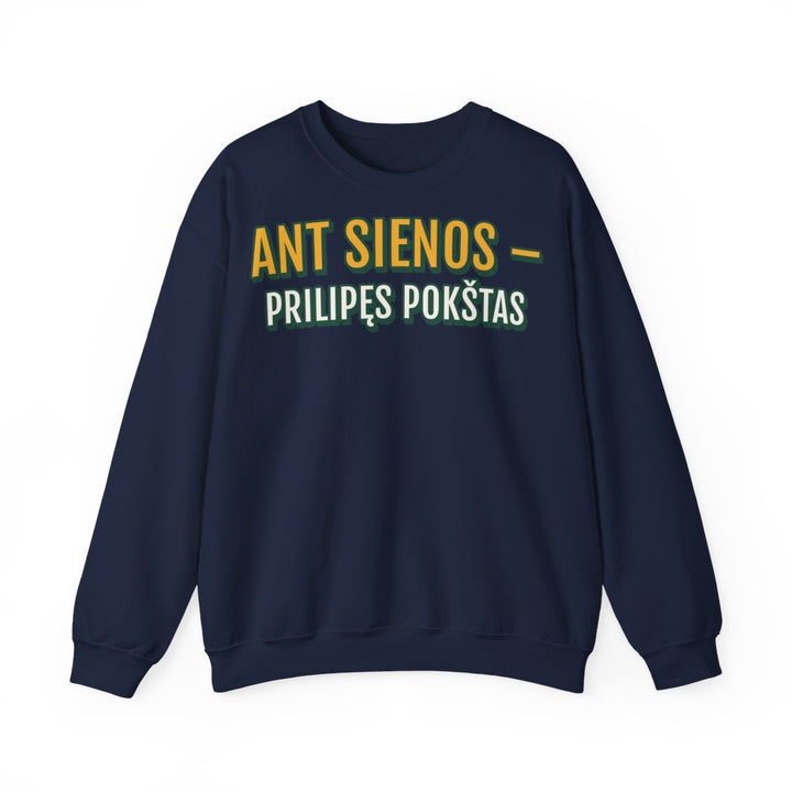 Ant sienos – prilipęs pokštas