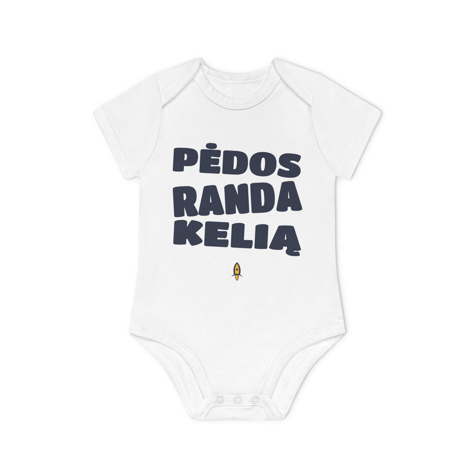Pėdos randa kelią.