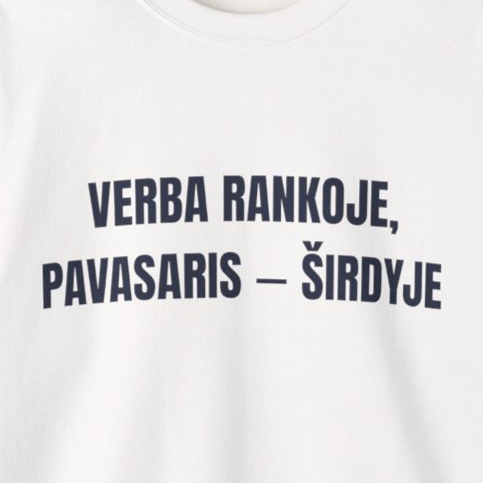 Verba rankoje, pavasaris – širdyje · Džemperis · priekis