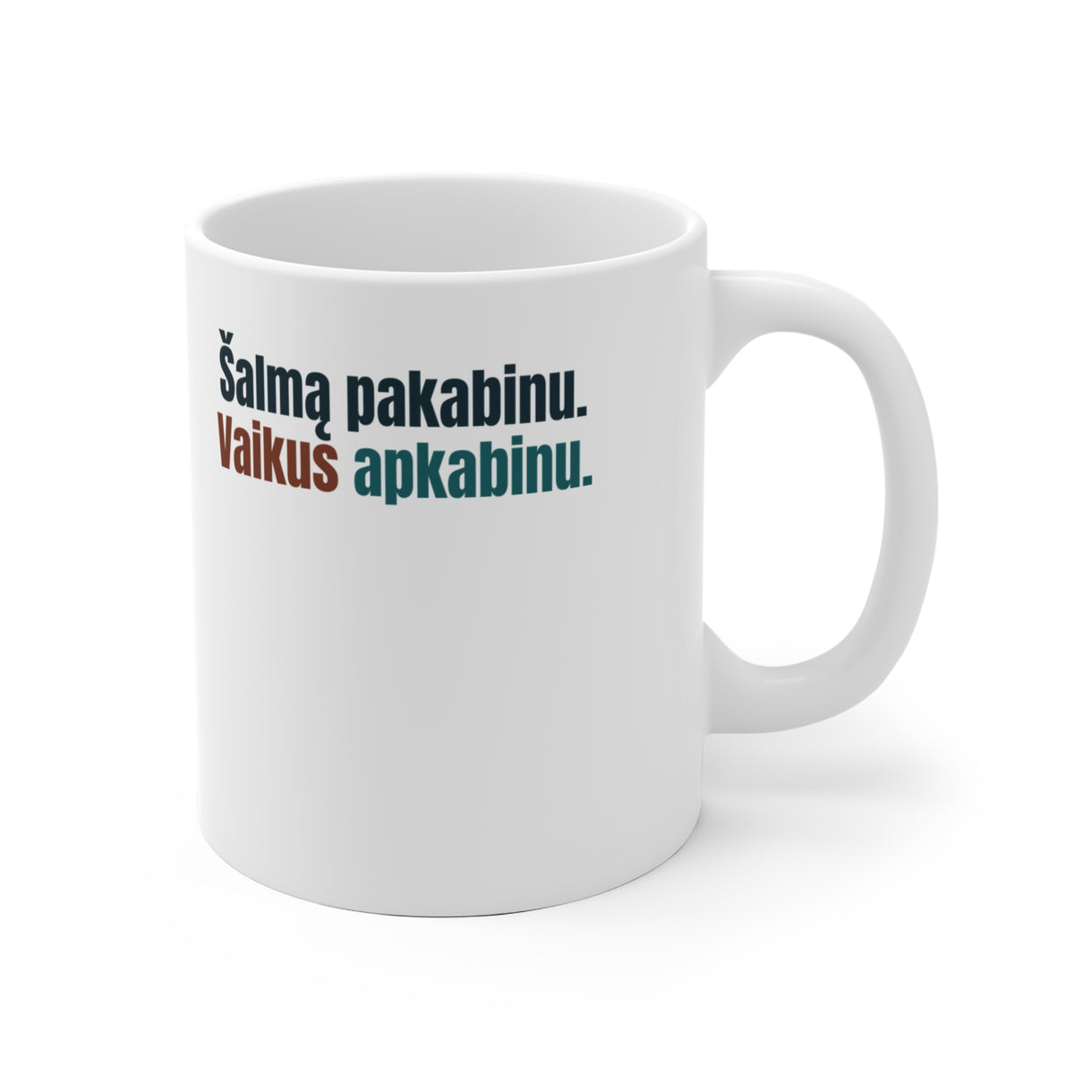 Šalmą pakabinu. Vaikus apkabinu.