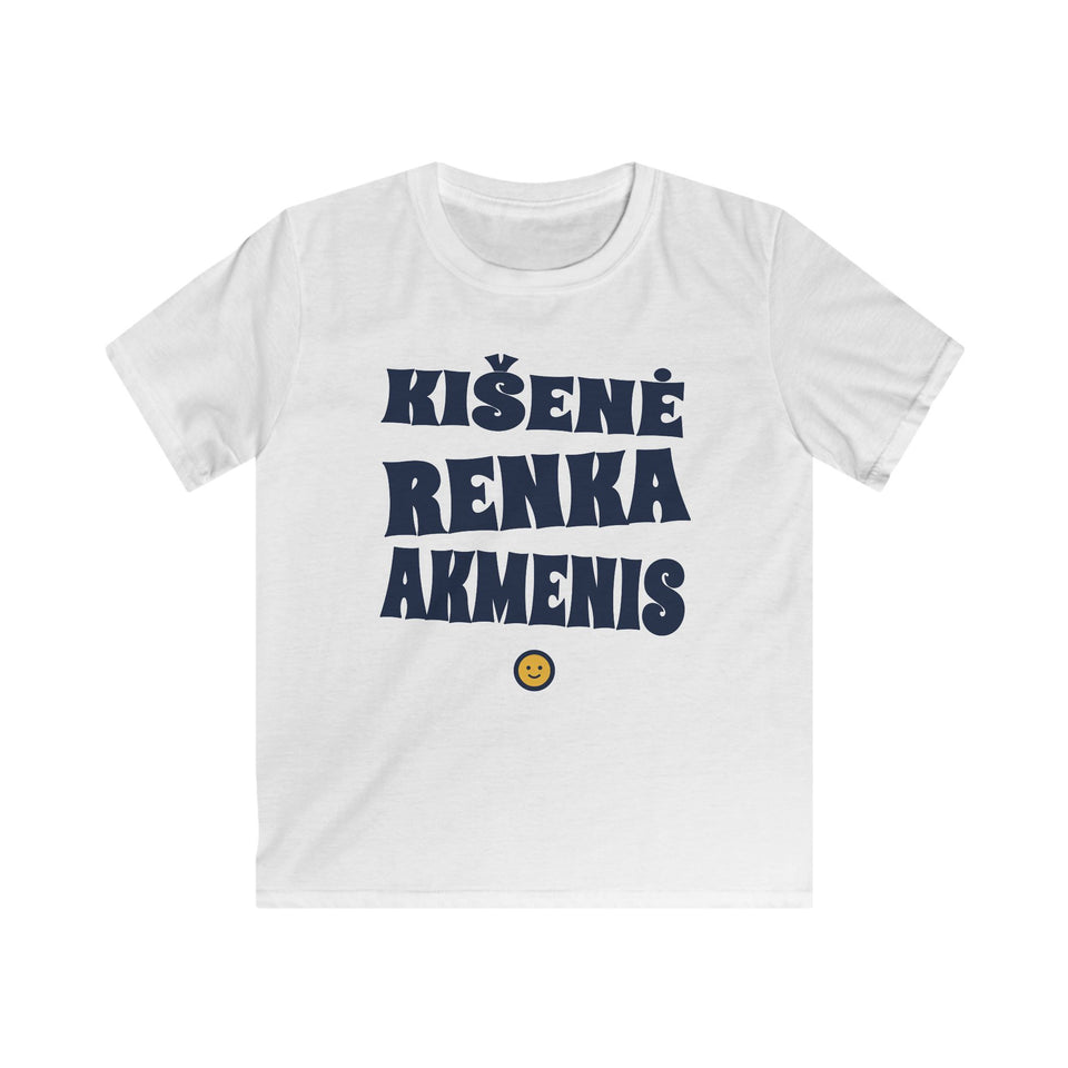 Kišenė renka akmenis.