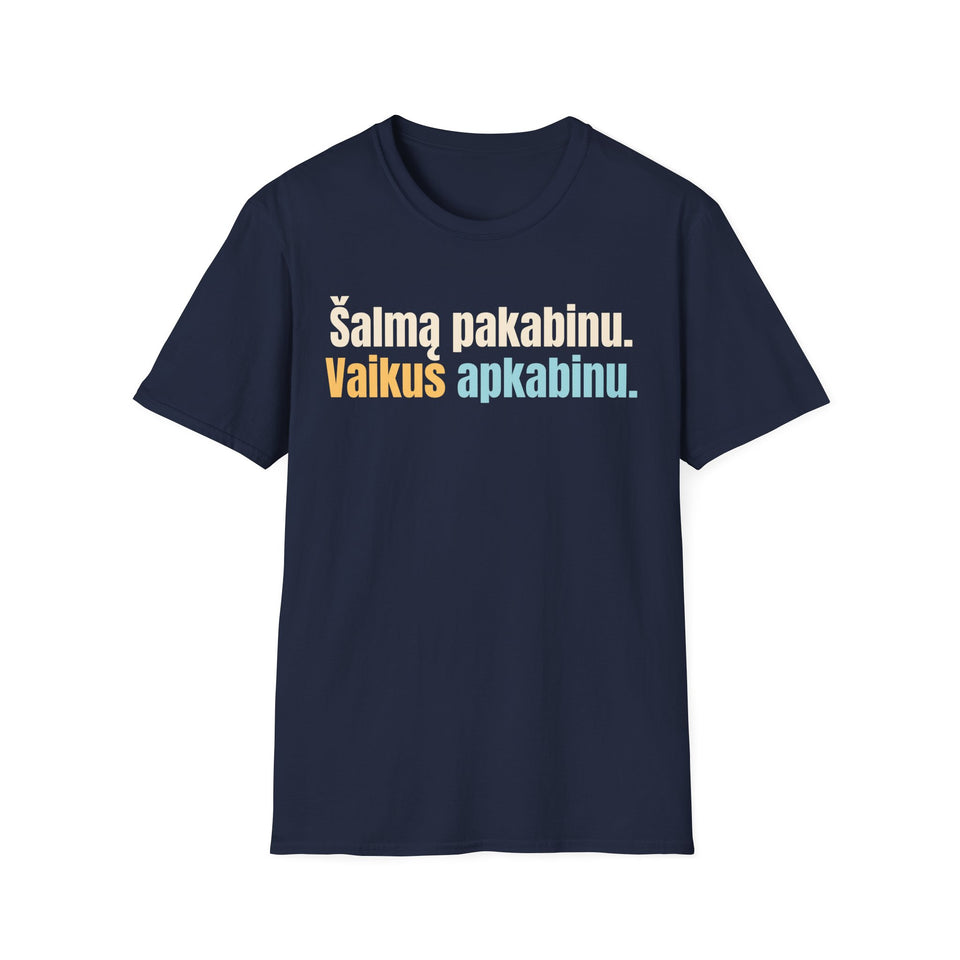 Šalmą pakabinu. Vaikus apkabinu.