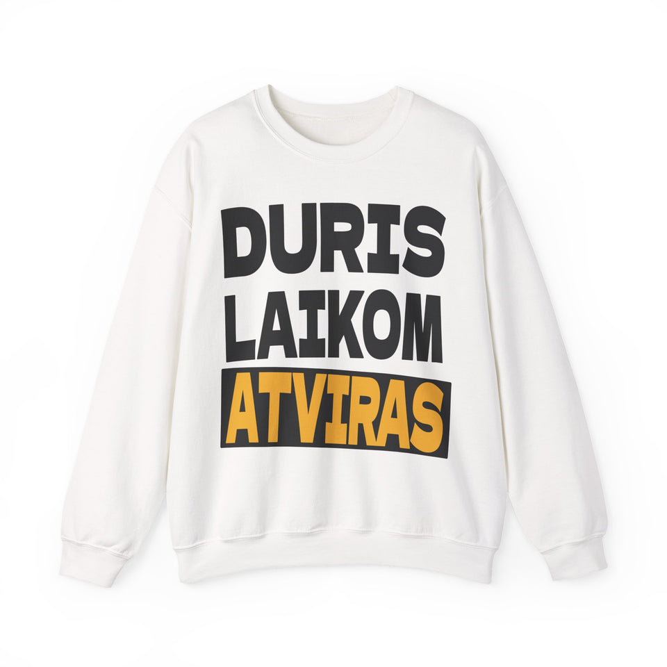 Duris laikom atviras.