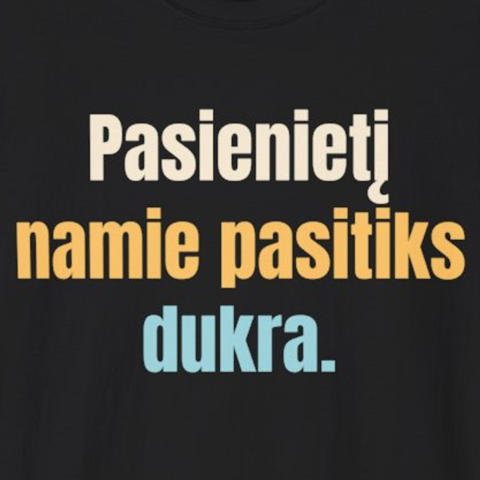 Pasienietį namie pasitiks dukra. – marškinėliai, spaudos vaizdas