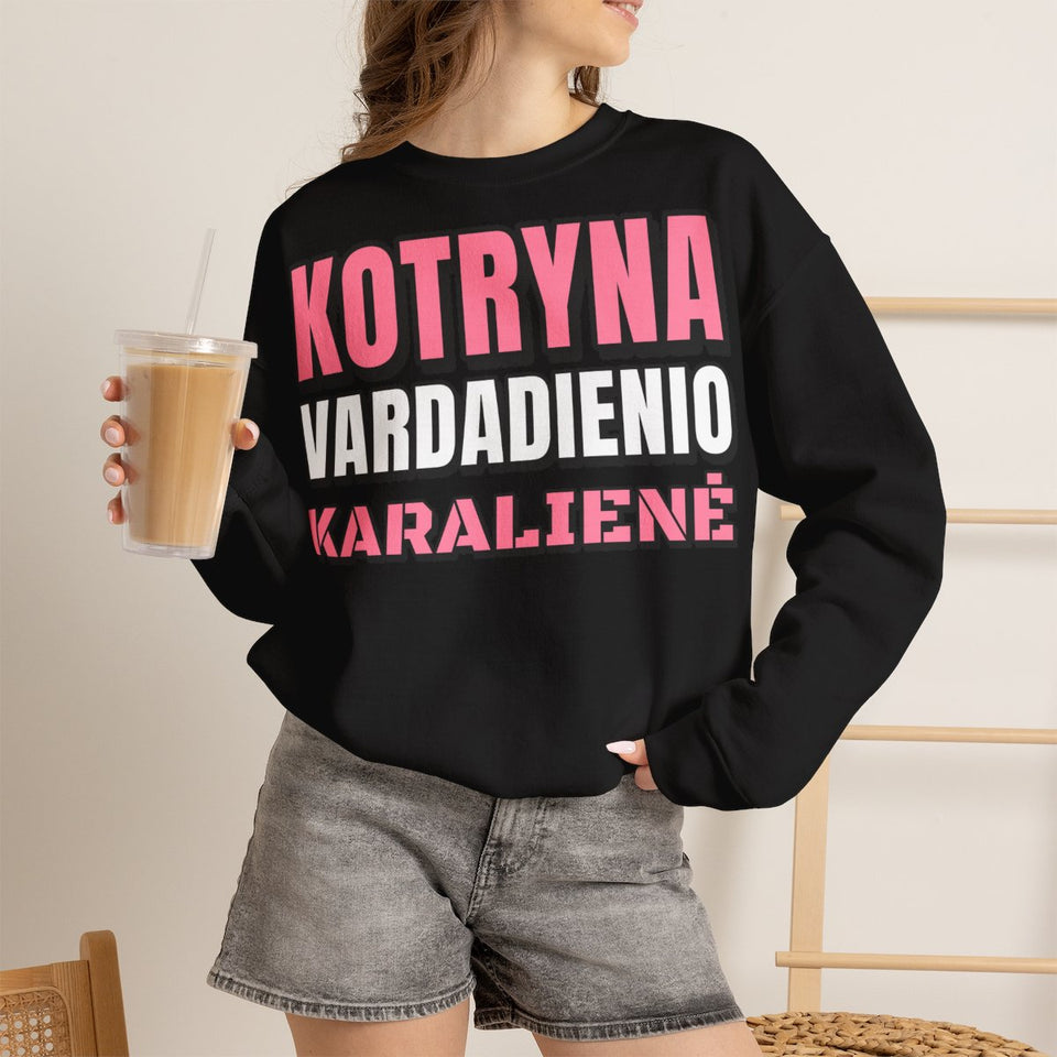 Kotryna – vardadienio karalienė – džemperis, ant modelio