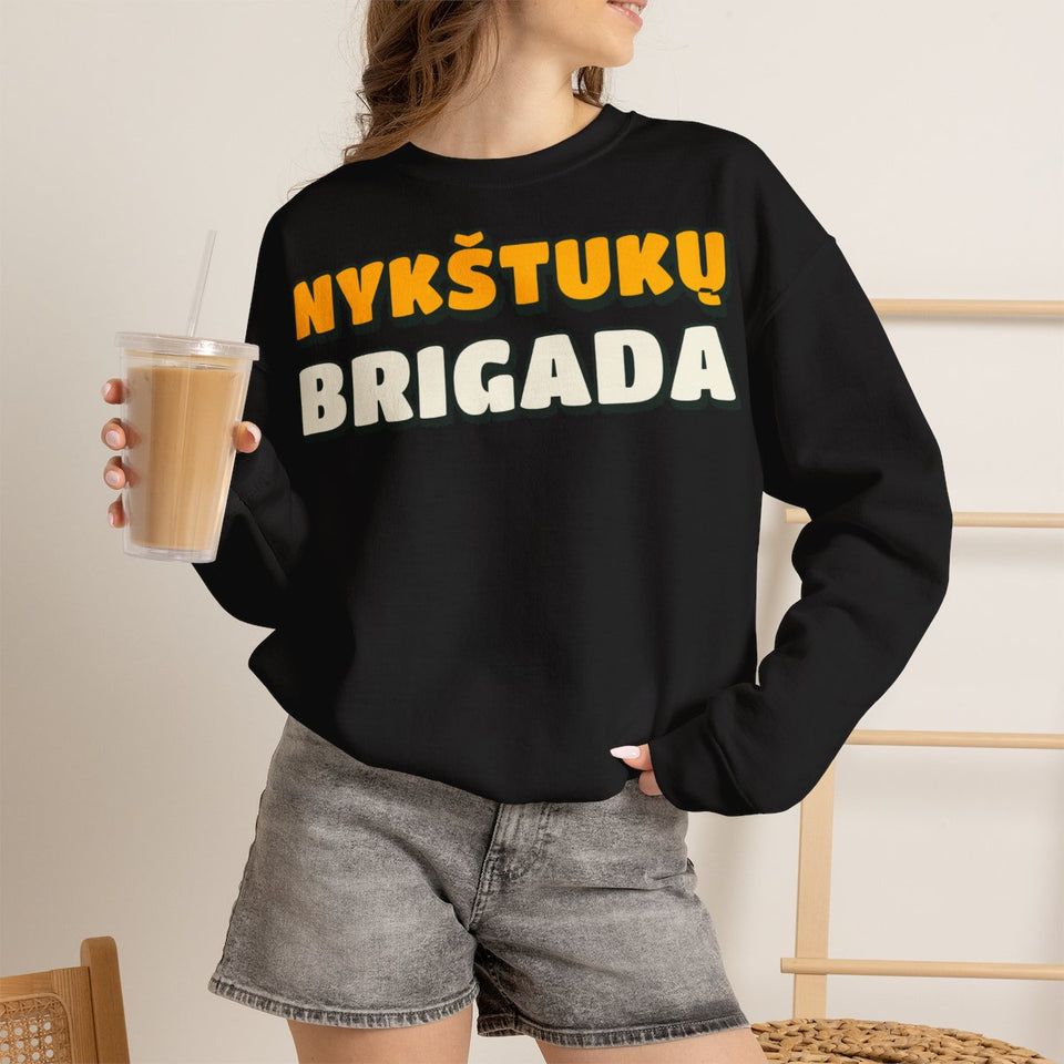 Nykštukų brigada – džemperis, ant modelio