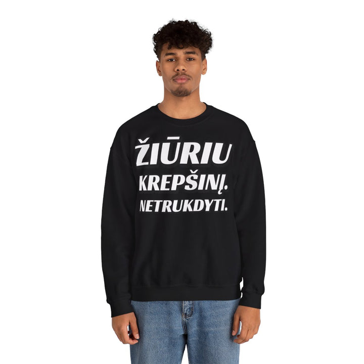 Žiūriu krepšinį. Netrukdyti.