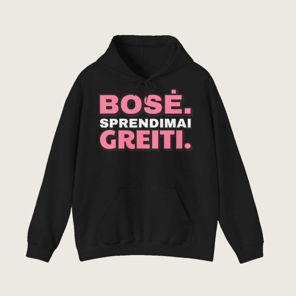 Džemperis su gobtuvu „Bosė. Sprendimai greiti.“ – juoda