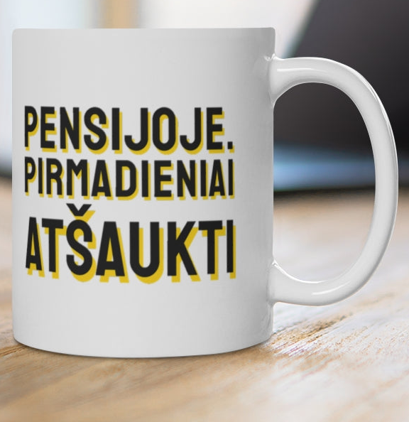 Pensijoje. Pirmadieniai atšaukti — puodelis, spaudos pusė iš arti