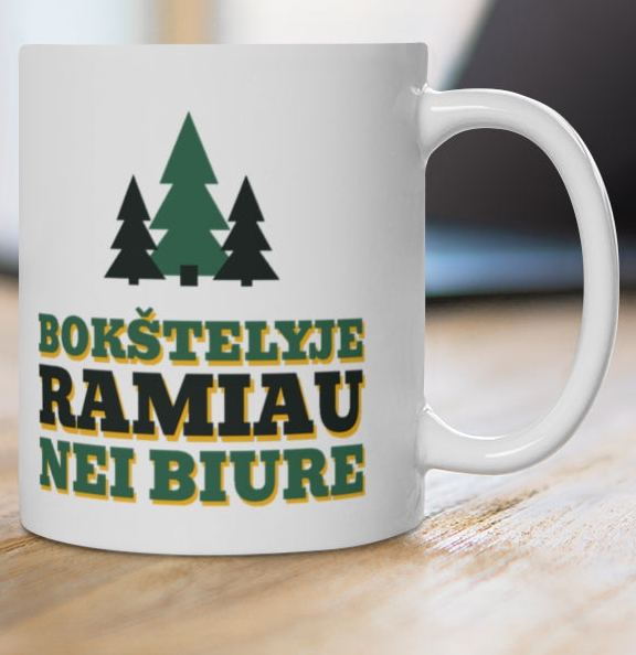 Bokštelyje ramiau nei biure — puodelis, spaudos pusė iš arti