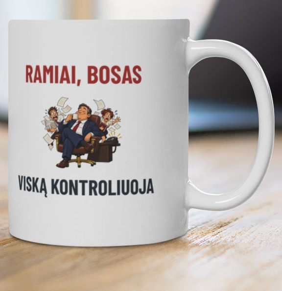 Ramiai, bosas viską kontroliuoja — puodelis, spaudos pusė iš arti