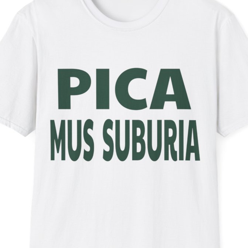 Pica mus suburia — Marškinėliai, spaudos pusė.