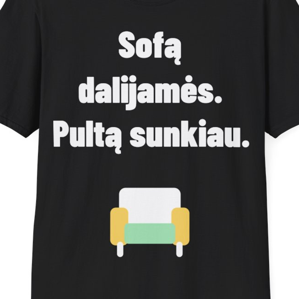 Sofą dalijamės. Pultą sunkiau. — Marškinėliai, artimas spaudos vaizdas