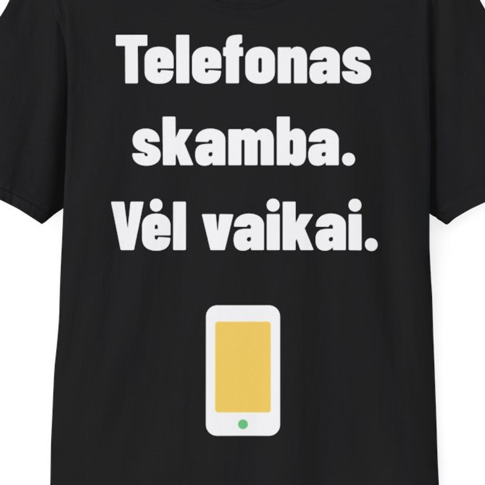 Telefonas skamba. Vėl vaikai. — Marškinėliai, artimas spaudos vaizdas