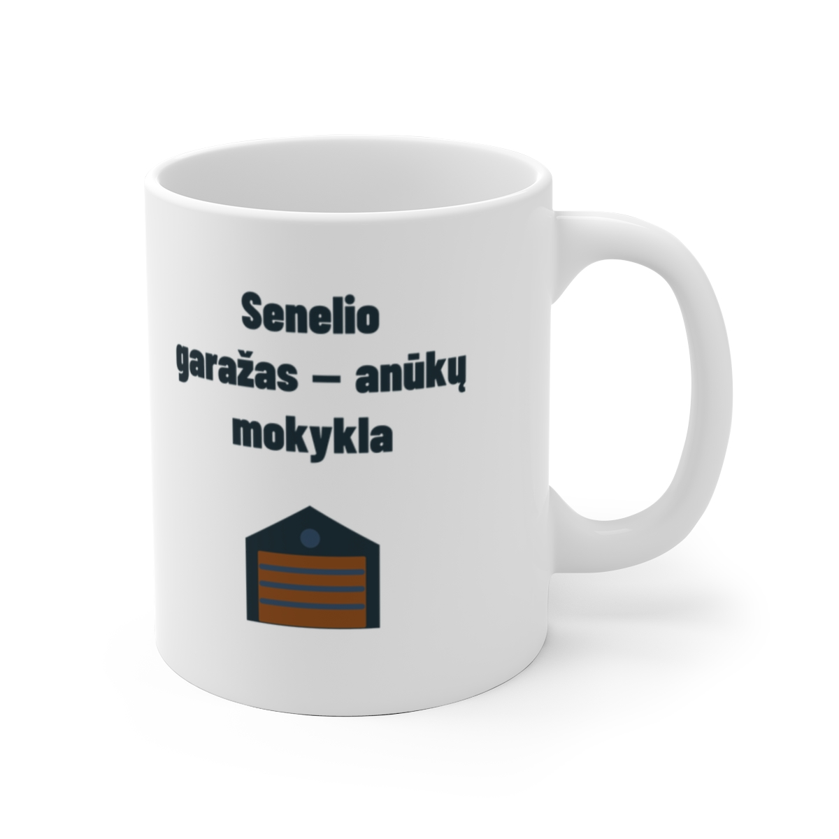 Senelio garažas – anūkų mokykla — Puodelis, artimas spaudos vaizdas