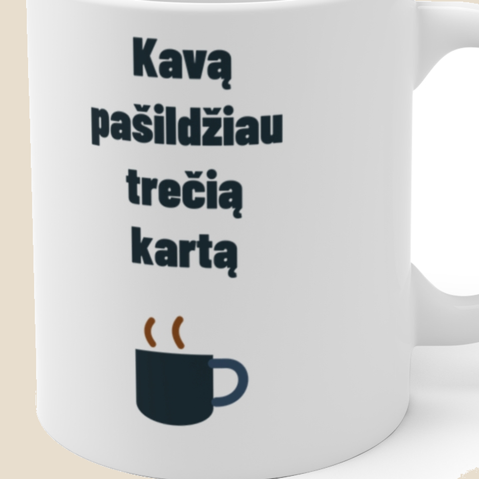 Kavą pašildžiau trečią kartą — Puodelis, artimas spaudos vaizdas