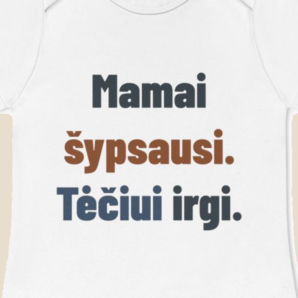 Mamai šypsausi. Tėčiui irgi. — Smėlinukas, artimas spaudos vaizdas