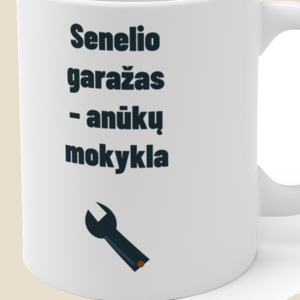 Senelio garažas – anūkų mokykla — Puodelis, artimas spaudos vaizdas