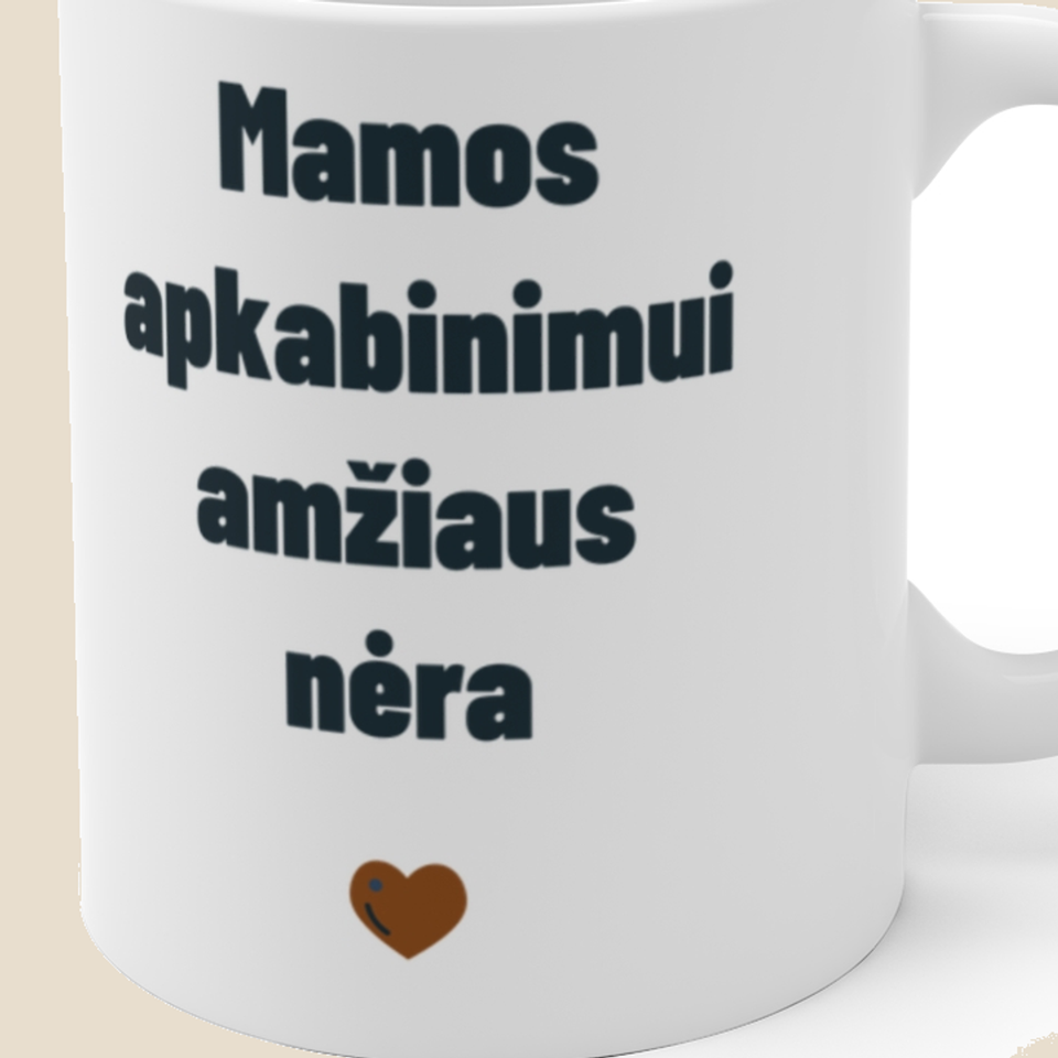 Mamos apkabinimui amžiaus nėra — Puodelis, artimas spaudos vaizdas