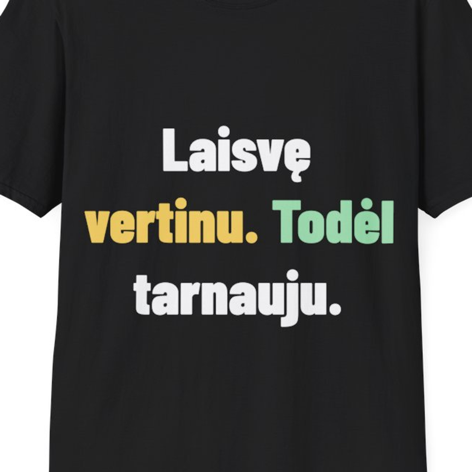 Laisvę vertinu. Todėl tarnauju. — Marškinėliai, artimas spaudos vaizdas