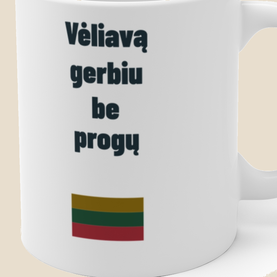 Vėliavą gerbiu be progų — Puodelis, artimas spaudos vaizdas