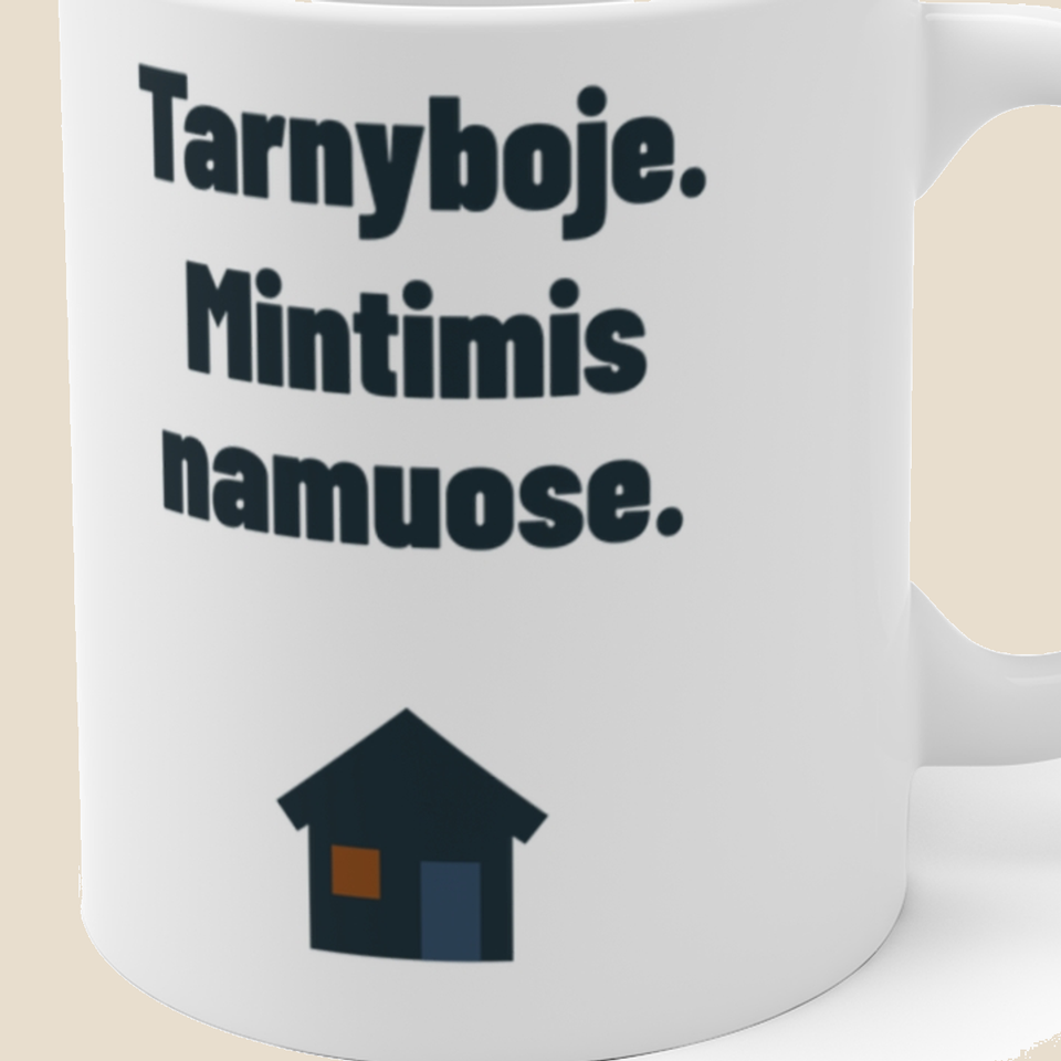 Tarnyboje. Mintimis namuose. — Puodelis, artimas spaudos vaizdas