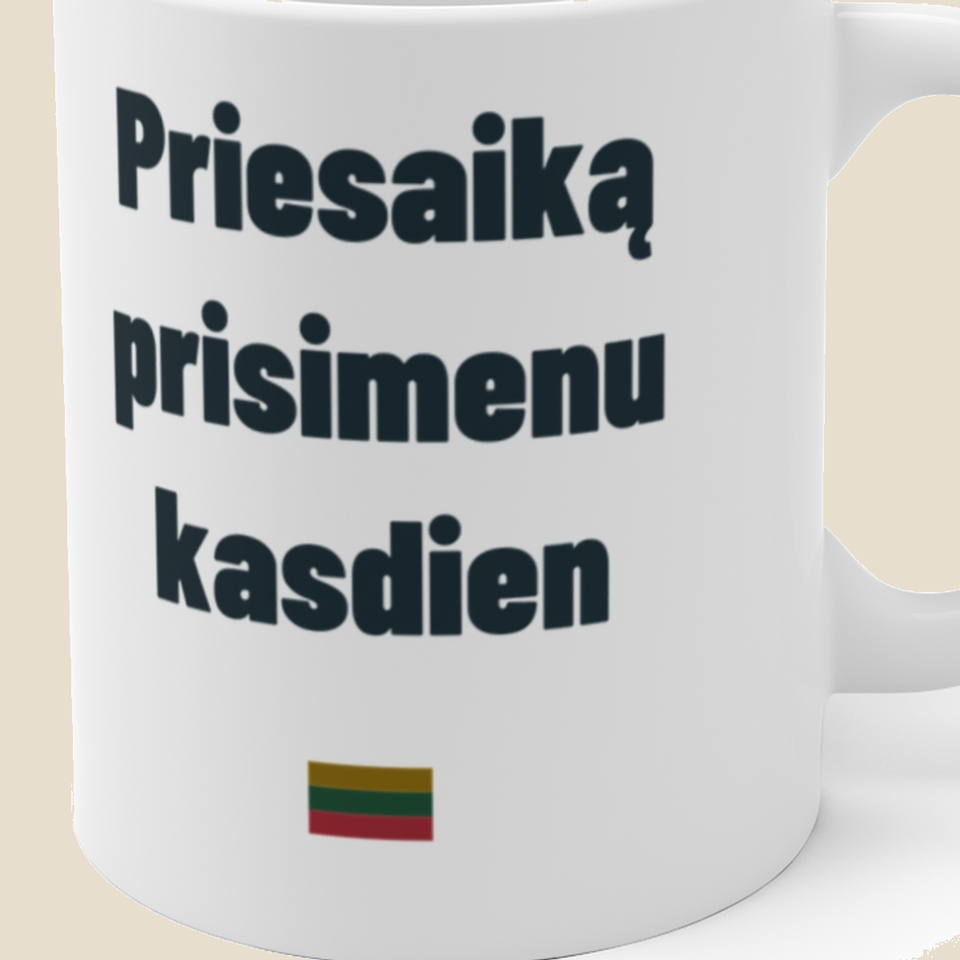 Priesaiką prisimenu kasdien — Puodelis, artimas spaudos vaizdas