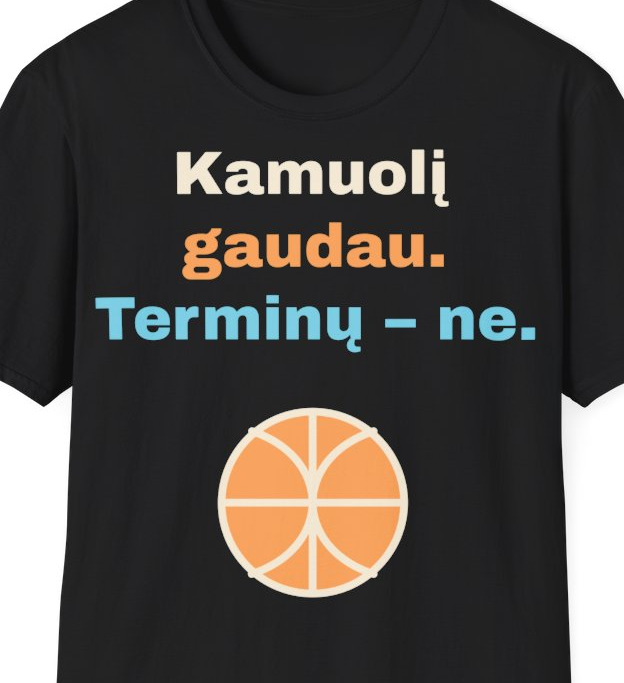 Kamuolį pagaunu. Terminų nespėju. – Kamuolį gaudau. Terminų – ne. – Marškinėliai, artimas spaudos vaizdas
