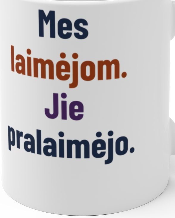 Mes laimėjom. Jie pralaimėjo. – Puodelis, artimas spaudos vaizdas