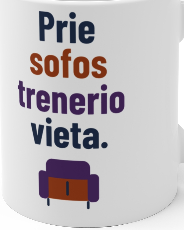 Sofa – trenerio vieta. – Prie sofos trenerio vieta. – Puodelis, artimas spaudos vaizdas
