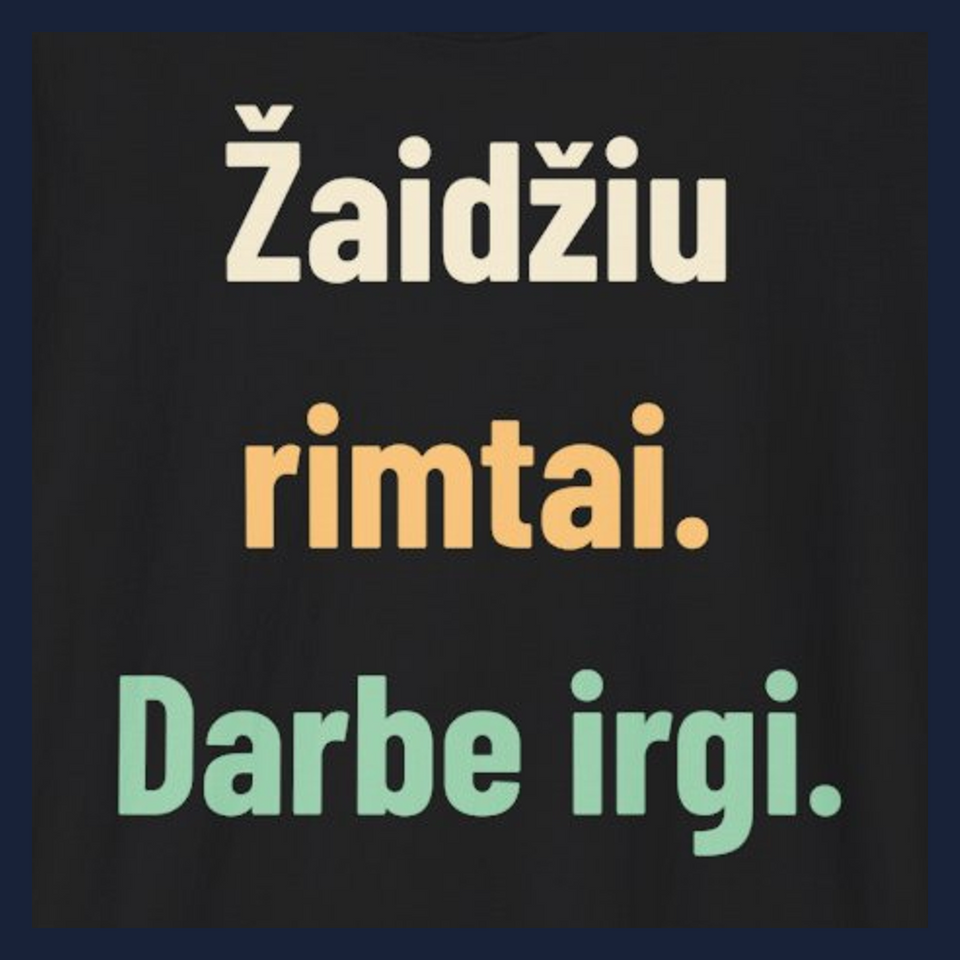 Žaidžiu rimtai. Darbe irgi. · Marškinėliai · Užrašo stambus planas