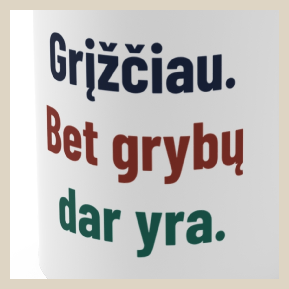 Grįžčiau. Bet grybų dar yra. · Puodelis · Užrašo stambus planas
