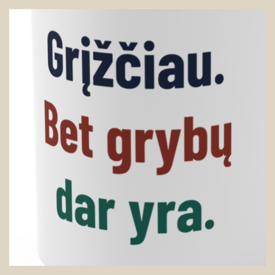 Grįžčiau. Bet grybų dar yra. · Puodelis · Užrašo stambus planas