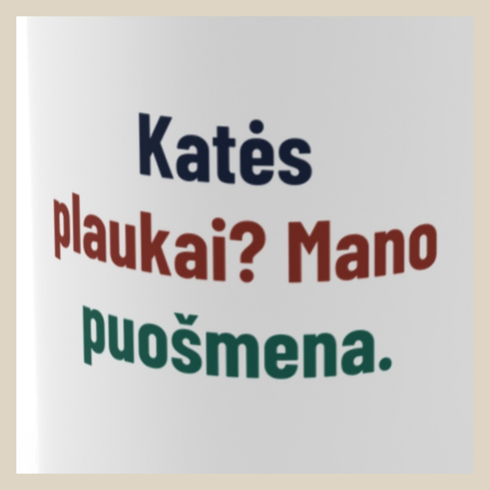 Katės plaukai? Mano puošmena. · Puodelis · Užrašo stambus planas